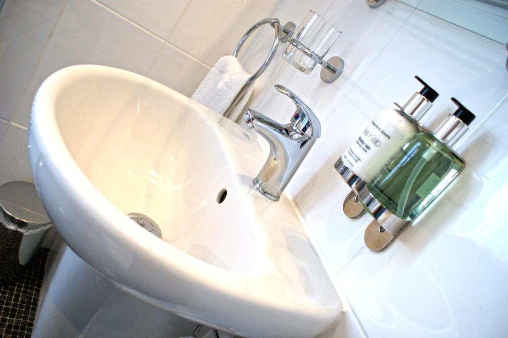 The Wyastone Hotel Cheltenham Habitación foto