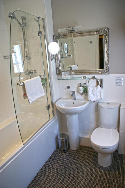 The Wyastone Hotel Cheltenham Habitación foto